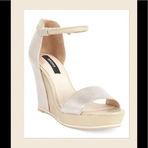 Beautiful Bronx wedges 'Shir lock'